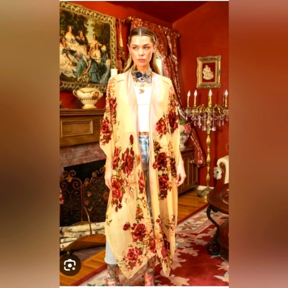 The Charlene Princess Of Monaco Kimono one Size.